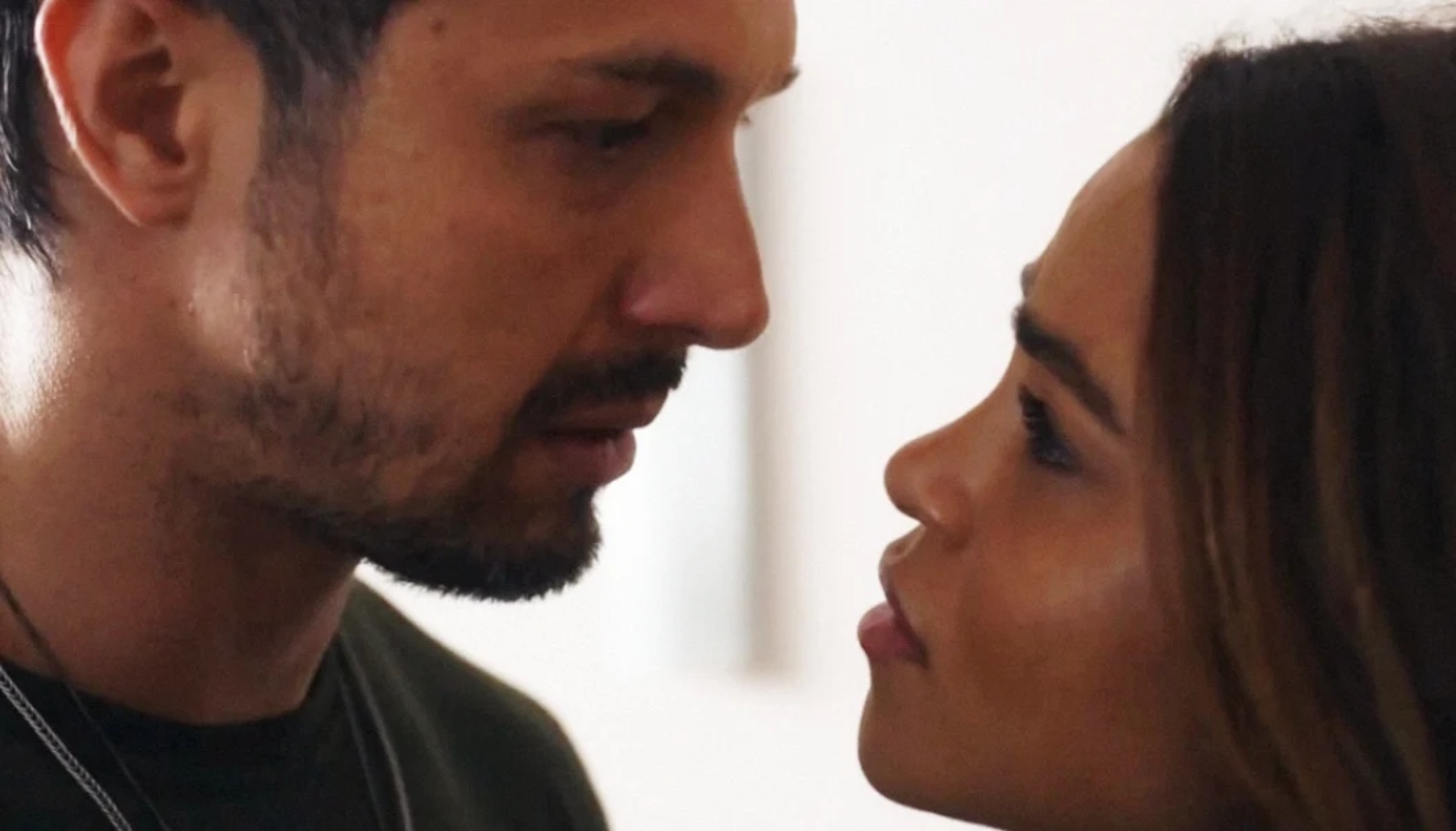 Brisa (Lucy Alves) e Oto (Romulo Estrela) em