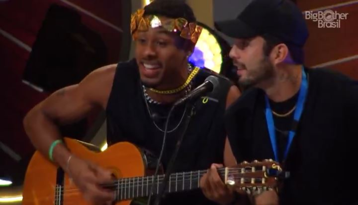 Paulo André cantando no BBB22