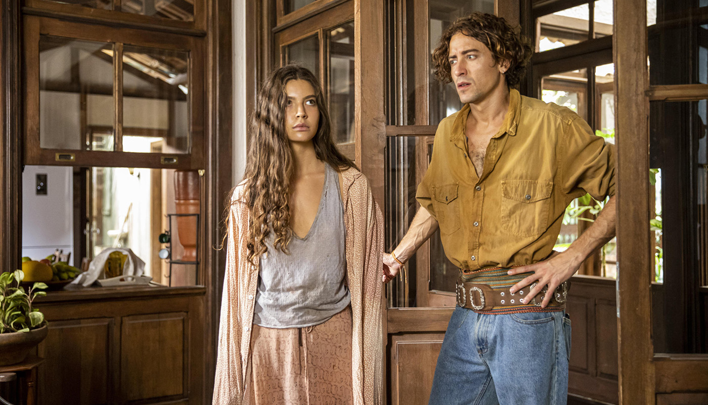 Jove (Jesuíta Barbosa) e Juma (Alanis Guillen) em