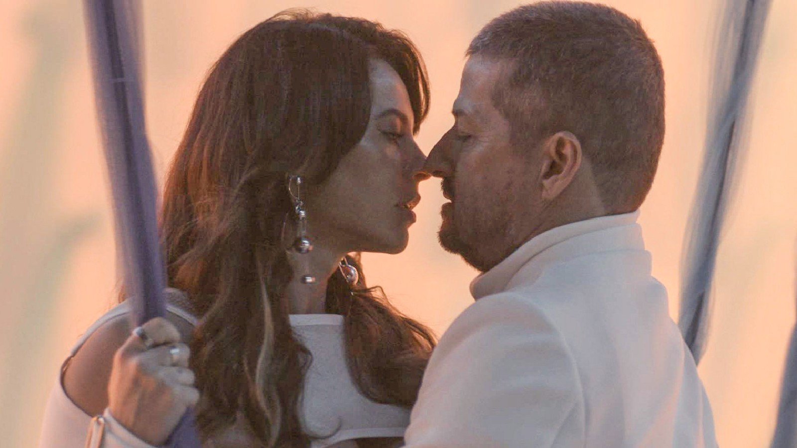 Pat (Paolla Oliveira) e Moa (Marcelo Serrado)