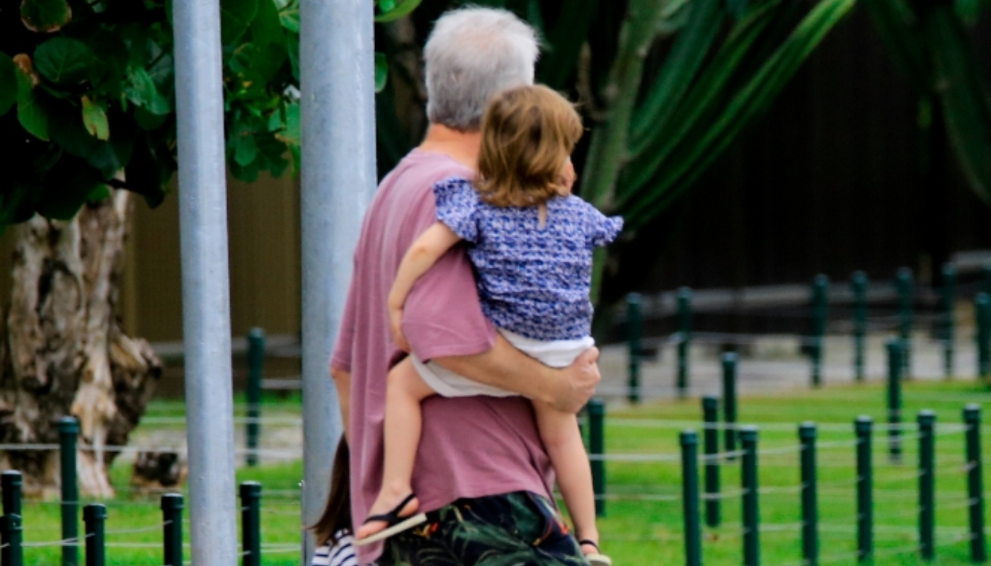 Pedro Bial com as filhas Laura e Dora