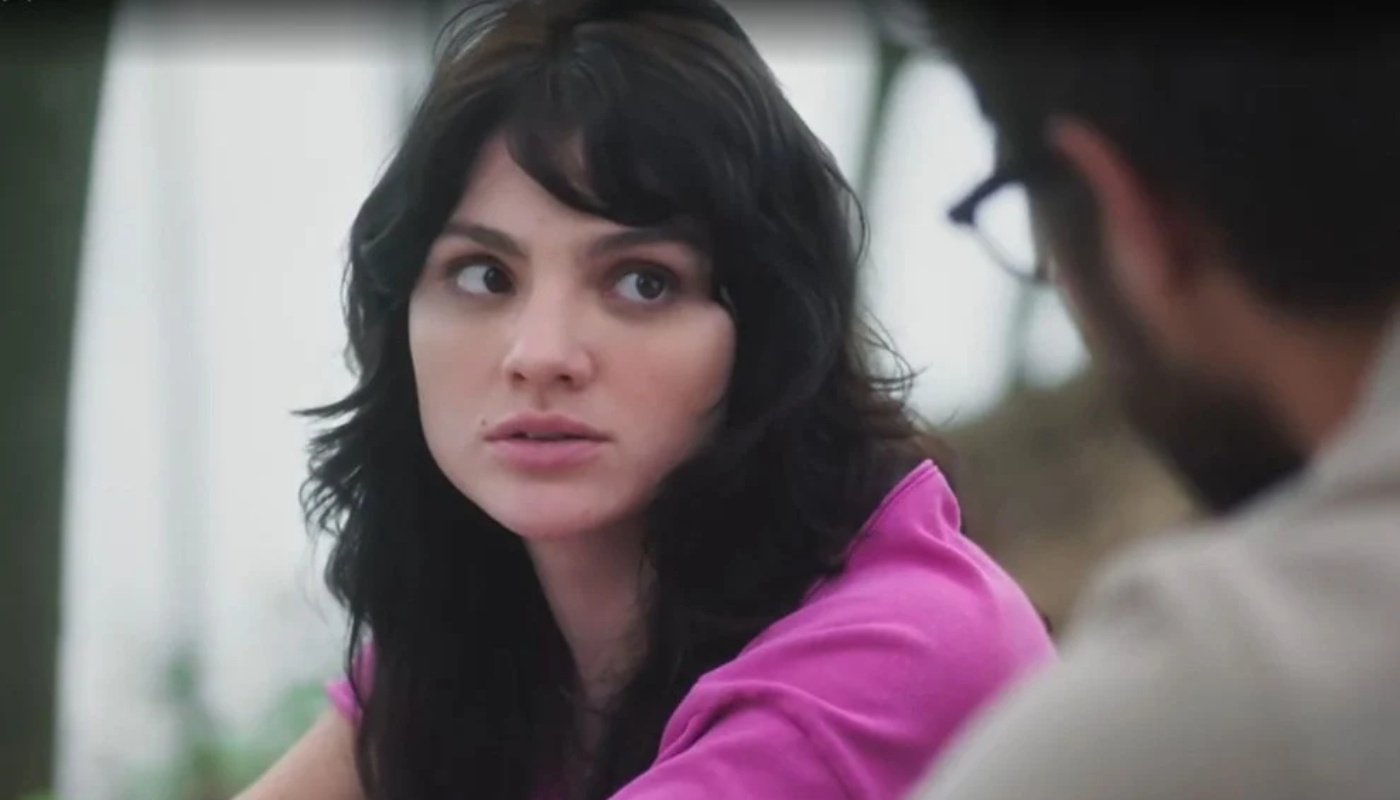 Petra (Debora Ozório) e Hélio (Rafa Vitti) em