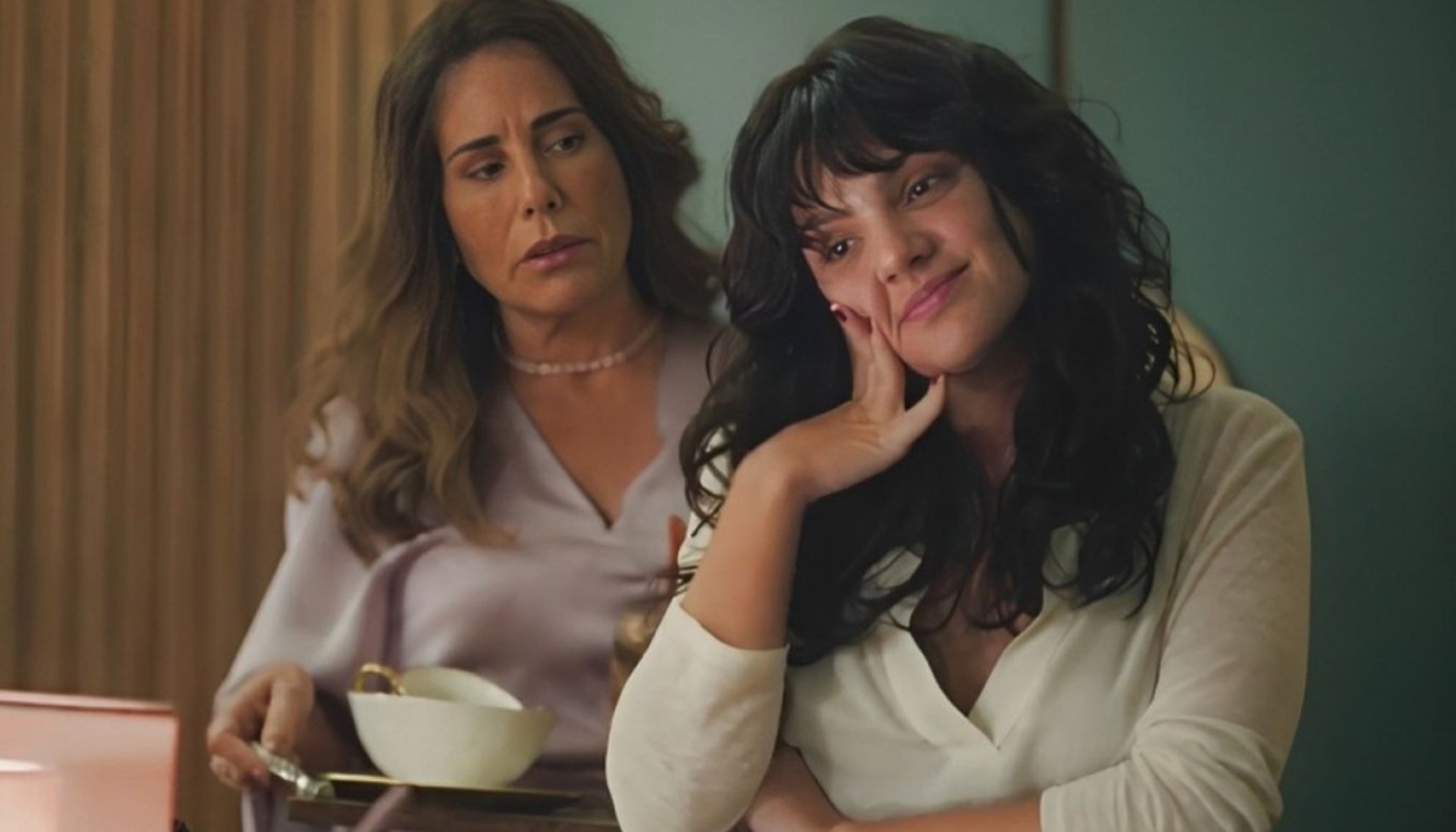 Irene (Gloria Pires) e Petra (Debora Ozório) em