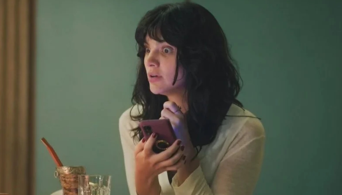 Petra (Debora Ozório) em