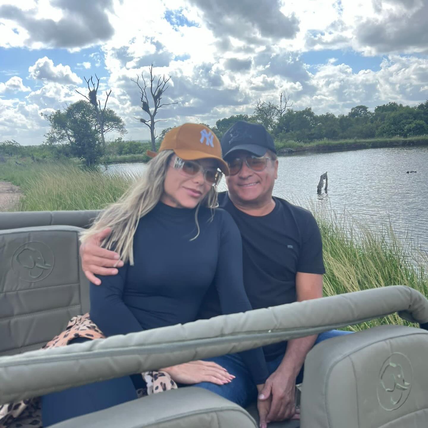 Poliana Rocha e Leonardo em safári na África do Sul