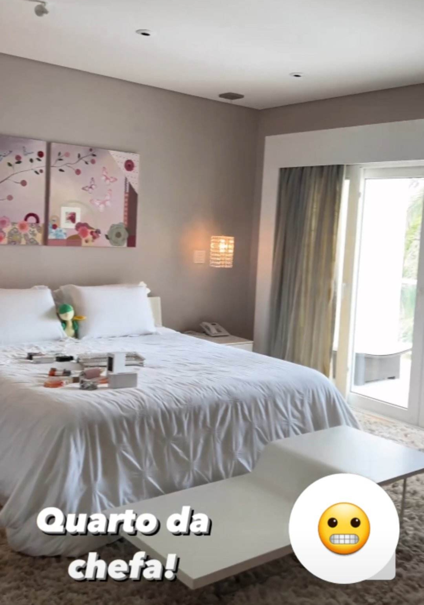 Detalhes da suíte da mansão de Ana Hickmann