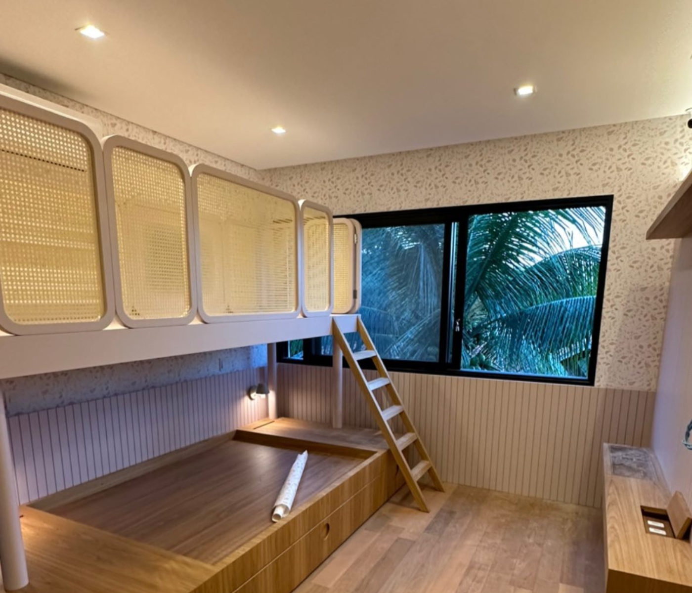 Bárbara Evans mostra quarto de Ayla