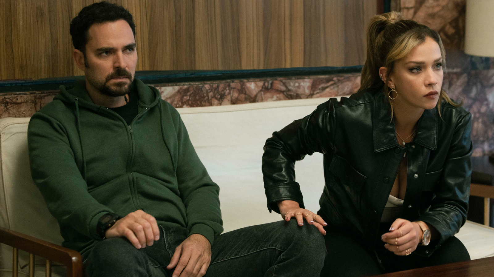 Alex (Manolo Cardona) e Elisa (Carolina Miranda) em