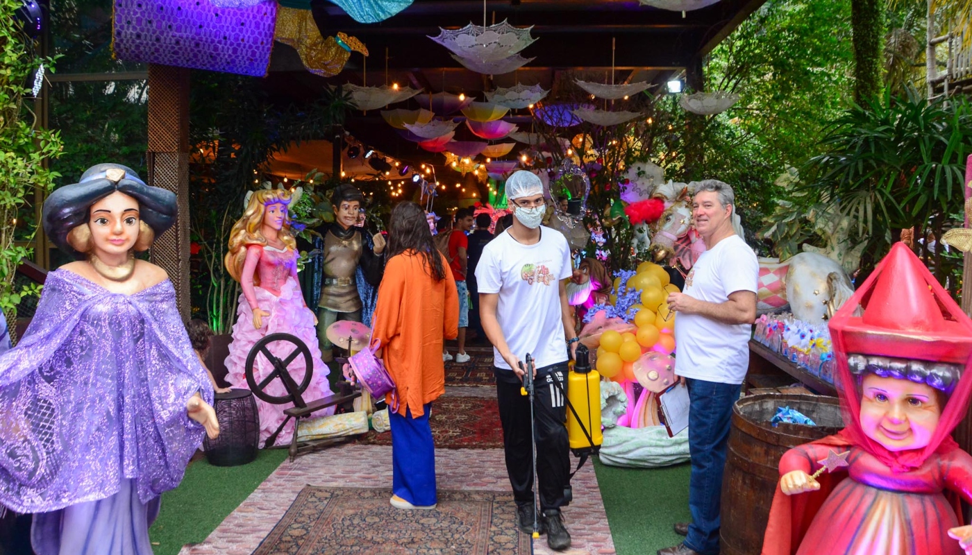 Tata Werneck e Rafa Vitti organizam festa para Clara Maria