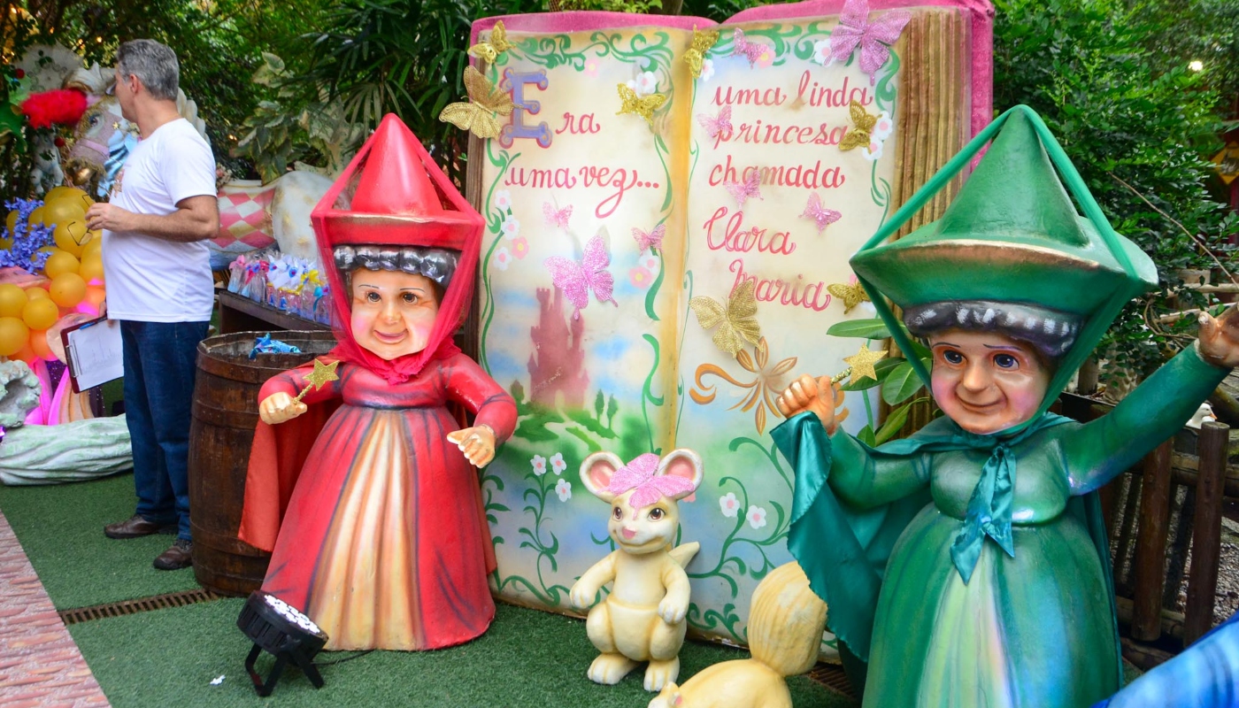 Tata Werneck e Rafa Vitti organizam festa para Clara Maria