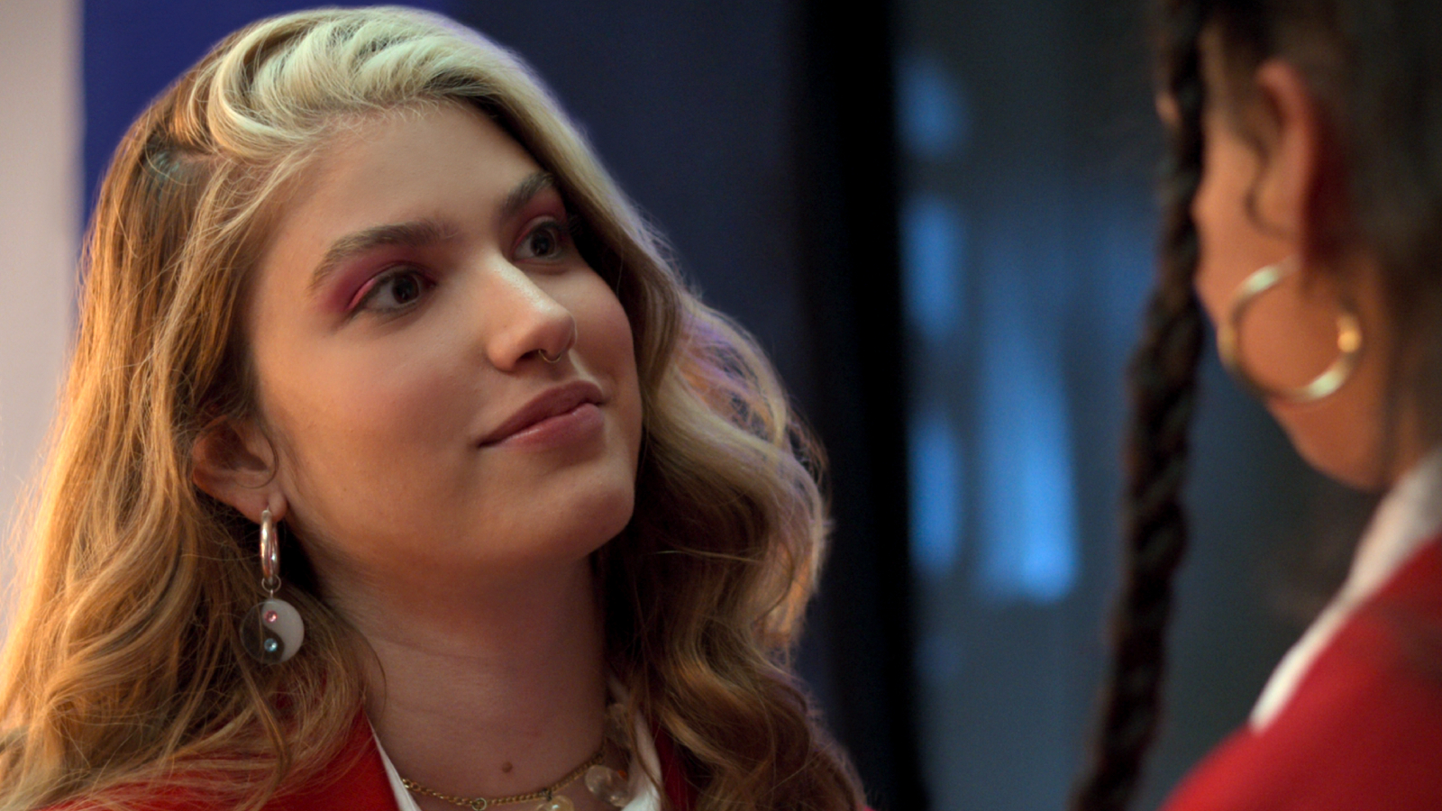 Emilia (Giovanna Grigio) em