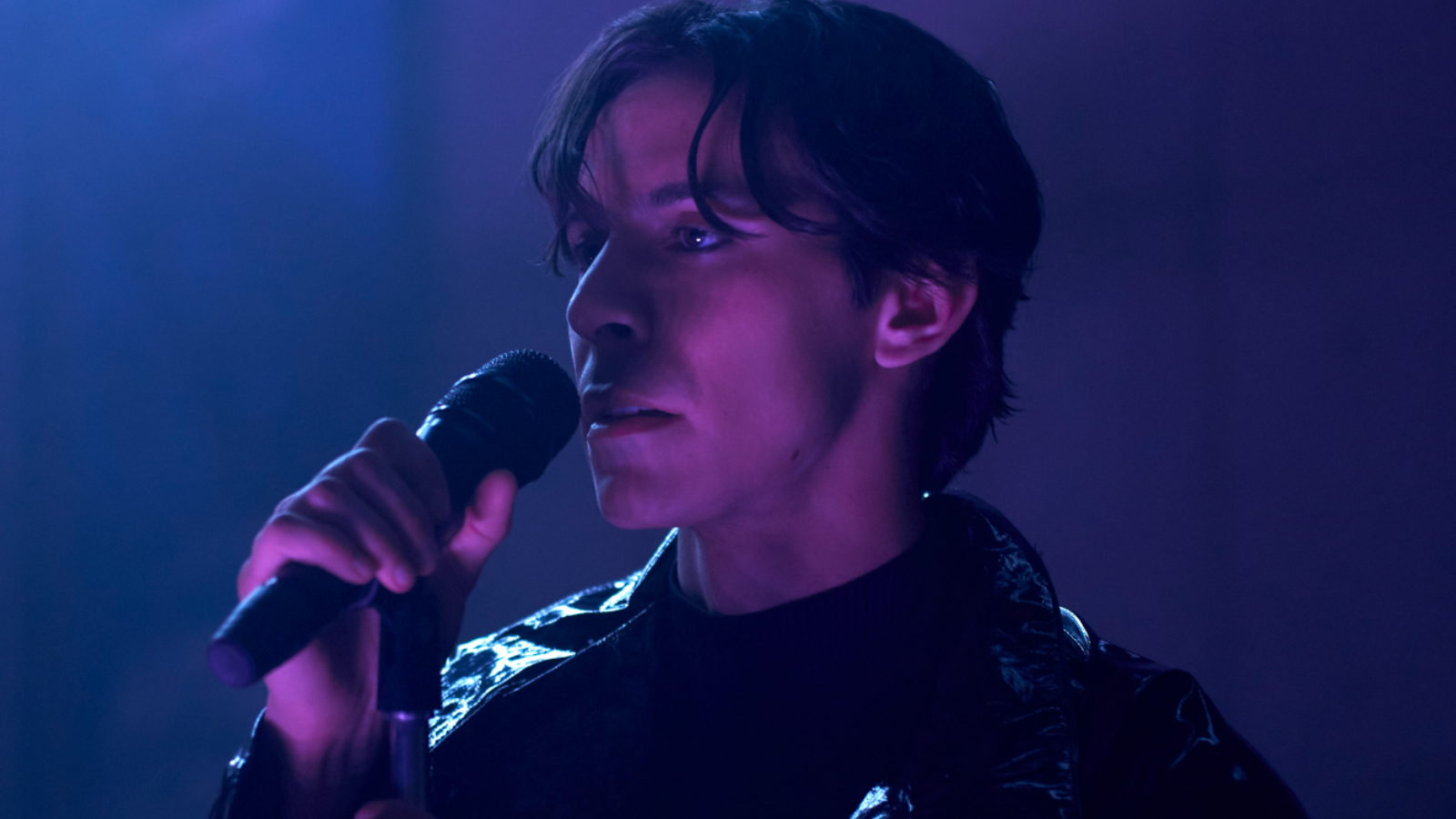 Sebas (Alejandro Puente) em