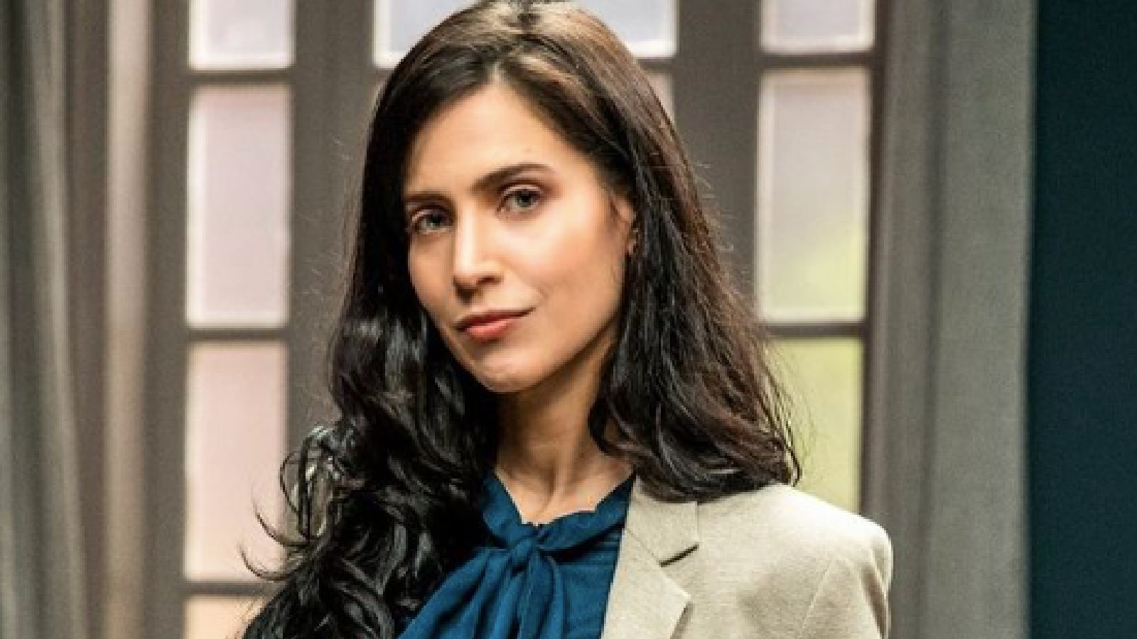 Regina (Mel Lisboa) será assistente de Clarice (Taís Araújo) em