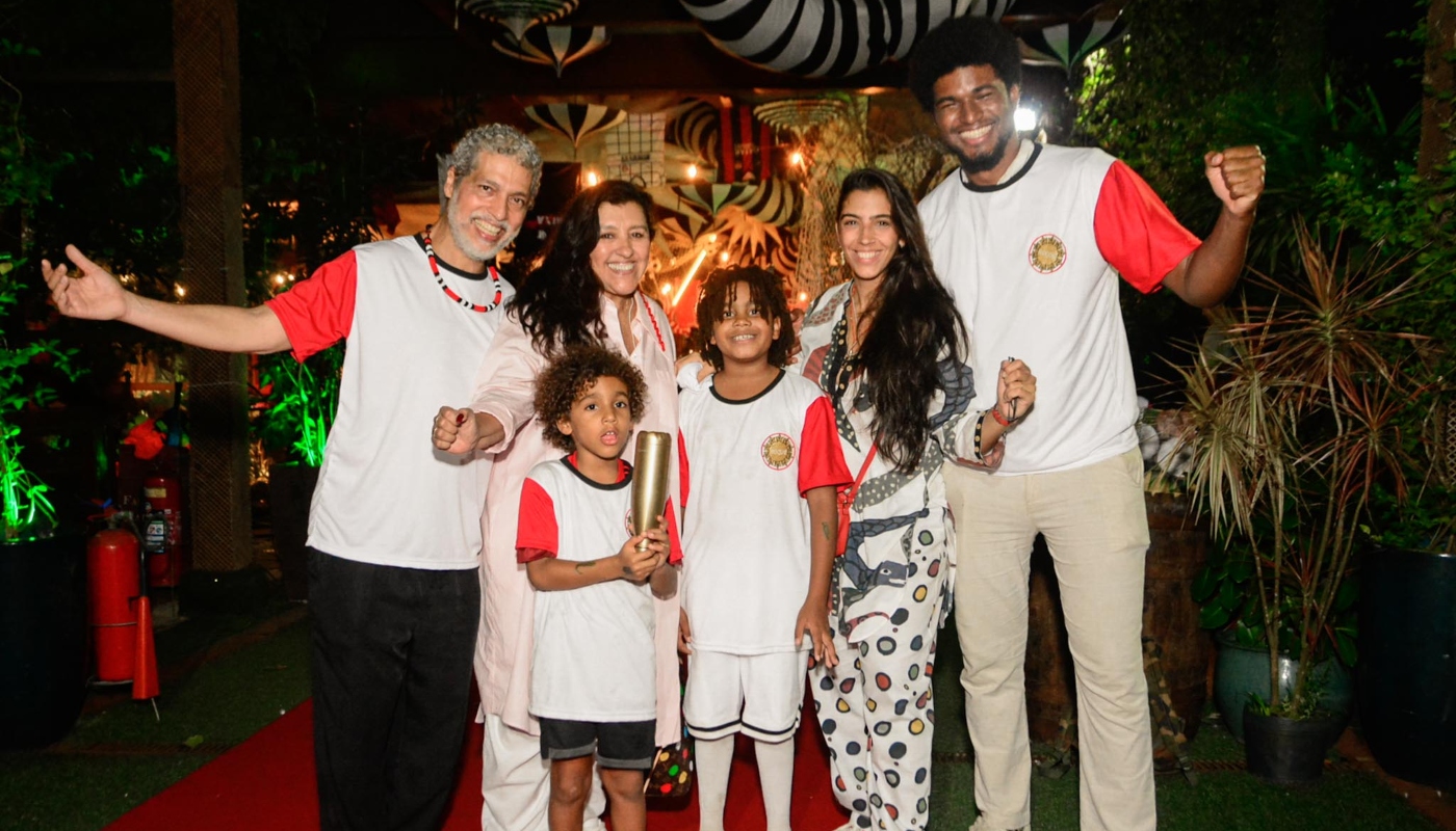 Regina Casé em família na festa de Roque
