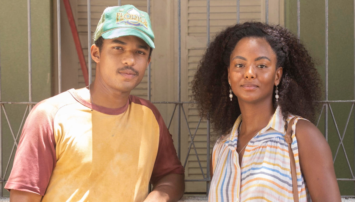 João Pedro (Juan Paiva) e Professora Lu ( Eli Ferreira) em