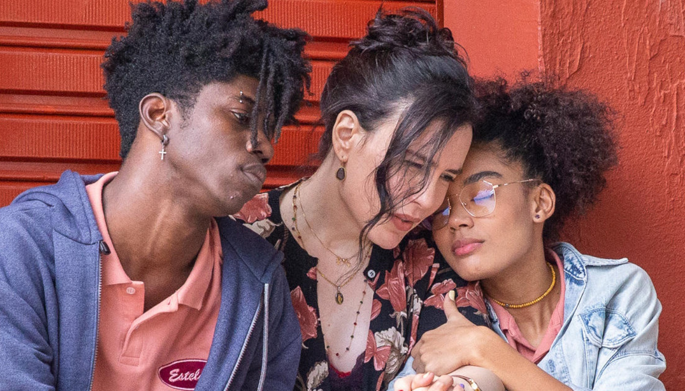Tony (Richard Abelha), Renée (Maria Clara Spinelli) e Vic (Bia Santana) em