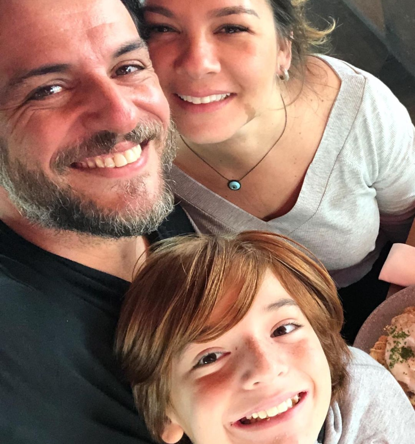 Rodrigo Lombardi com a esposa e o filho