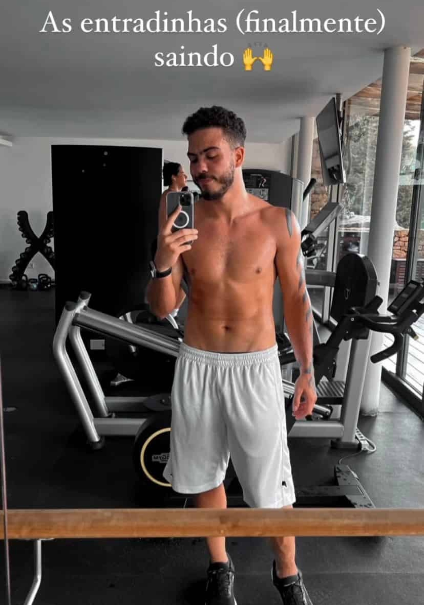 Ronald, filho de Ronaldo e Milene, em antes e depois
