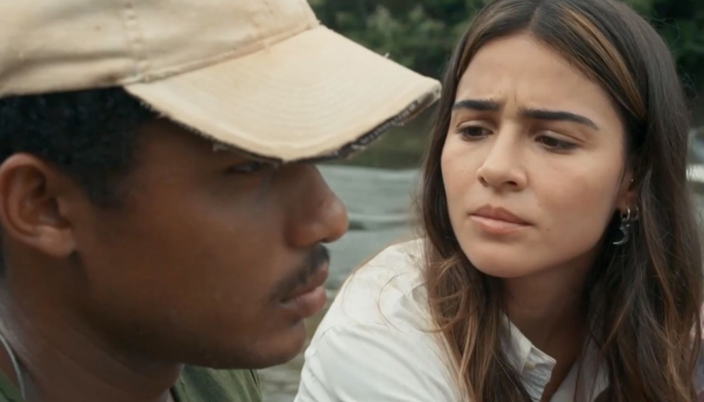 Sandra (Giullia Buscacio) e João Pedro (Juan Paiva) em