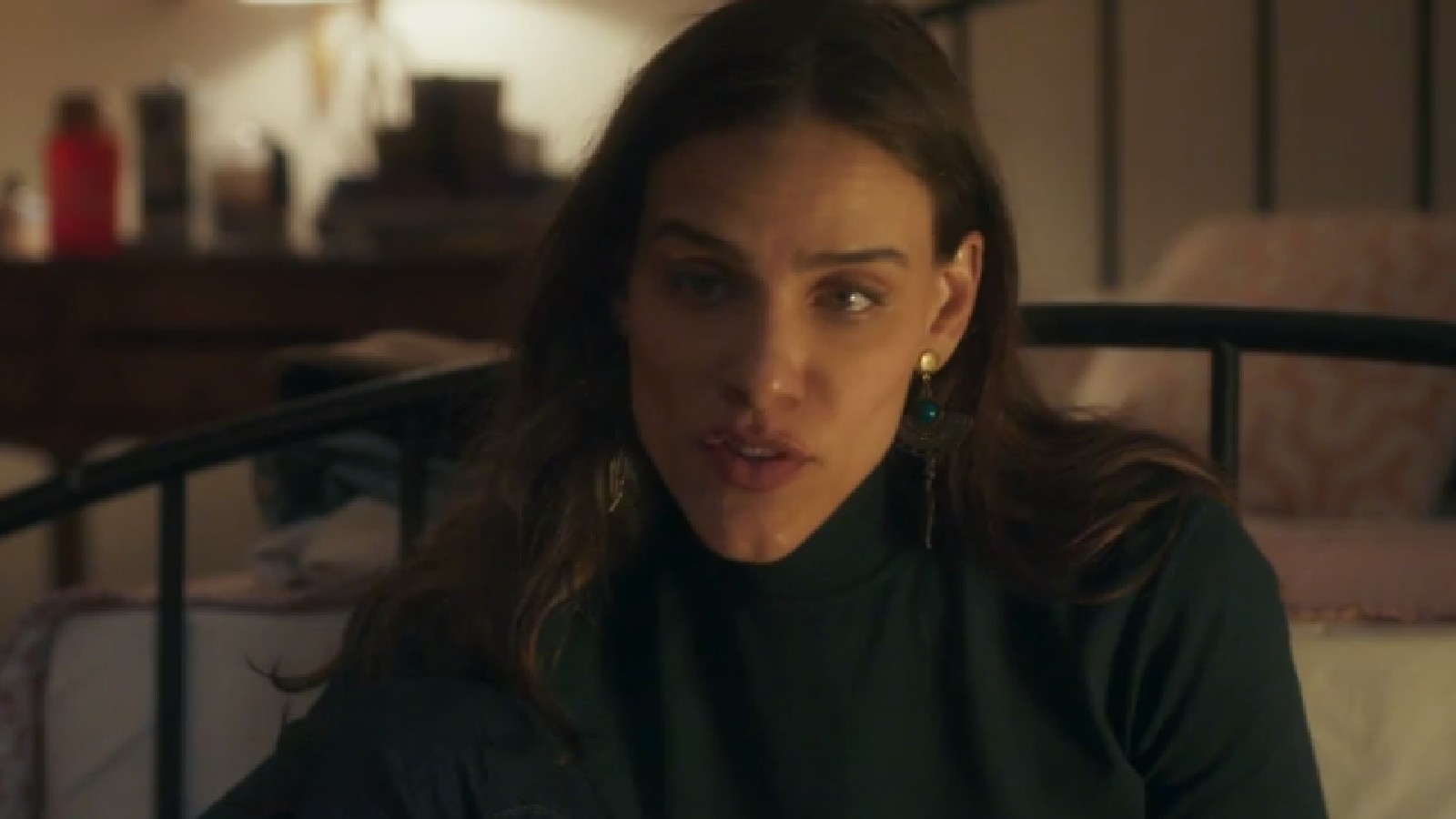 Sara (Isabelle Nassar)