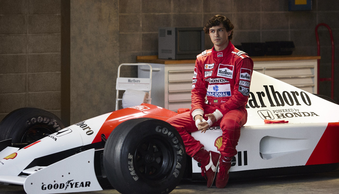 Gabriel Leone como Ayrton em