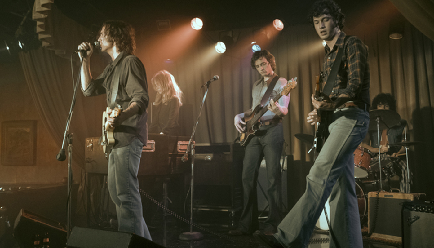 Sam Claflin (Billy), Suki Waterhouse (Karen), Josh Whitehouse (Eddie), Will Harrison (Graham) e Sebastian Chacon (Warren)