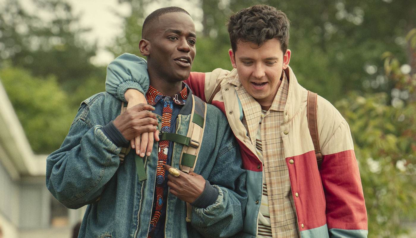 Ncuti Gatwa e Asa Butterfield em