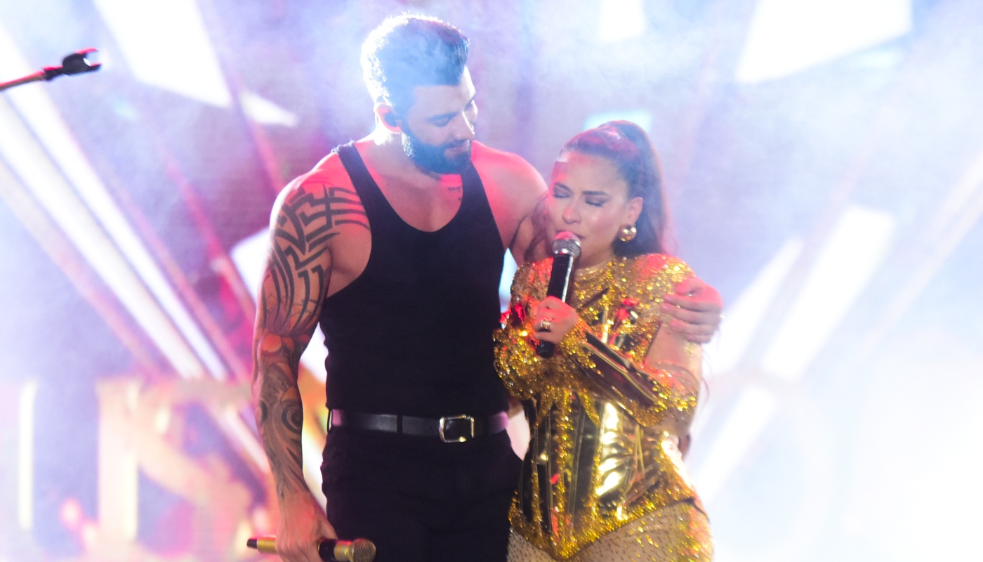 Gusttavo Lima consola Simone em show no Festival Aviões Fantasy