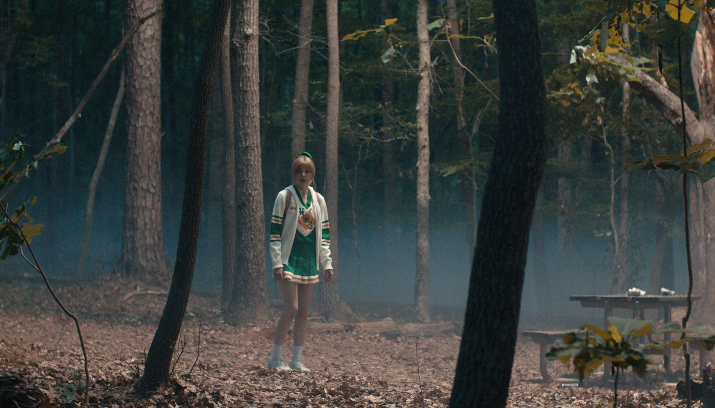 Chrissy (Grace Van Dien) em