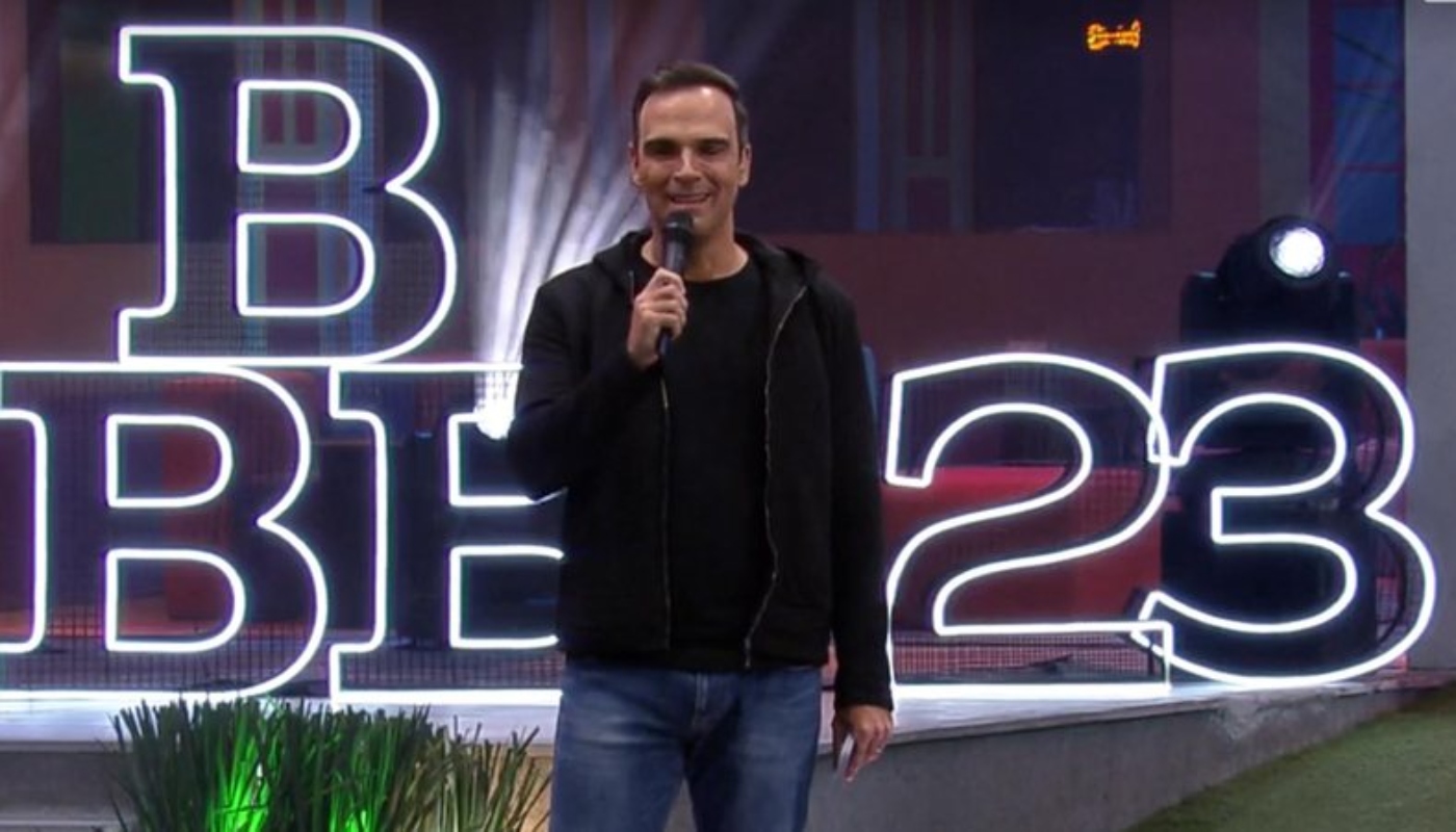 Tadeu Schmidt faz discurso na final do BBB23