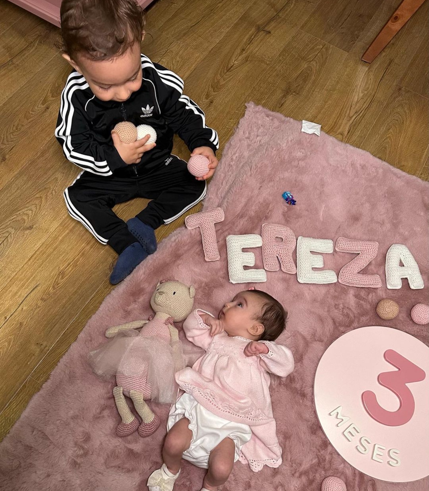 Thaila Ayala comemora mais um mês da filha Tereza