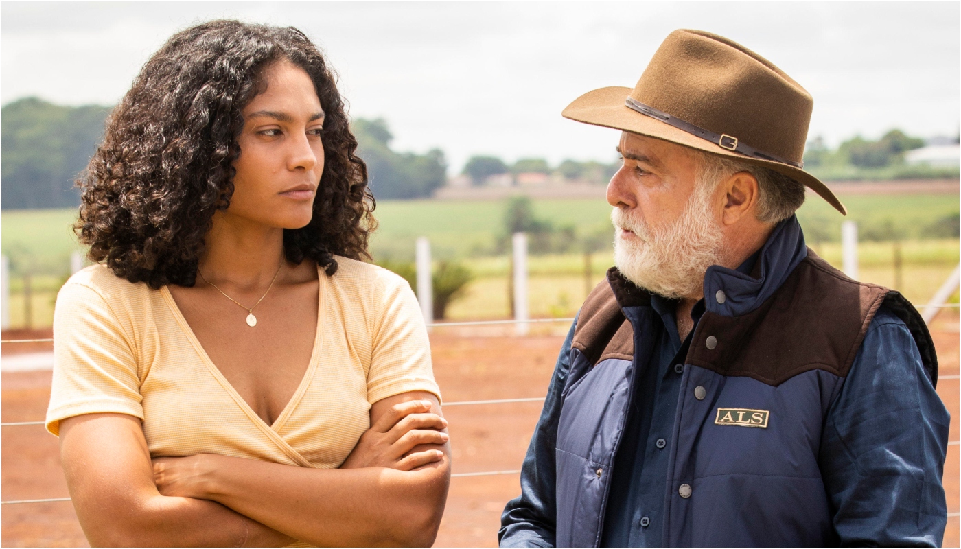 Aline (Barbara Reis) e Antônio (Tony Ramos) em