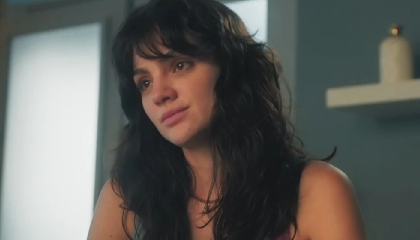 Petra (Debora Ozório) em