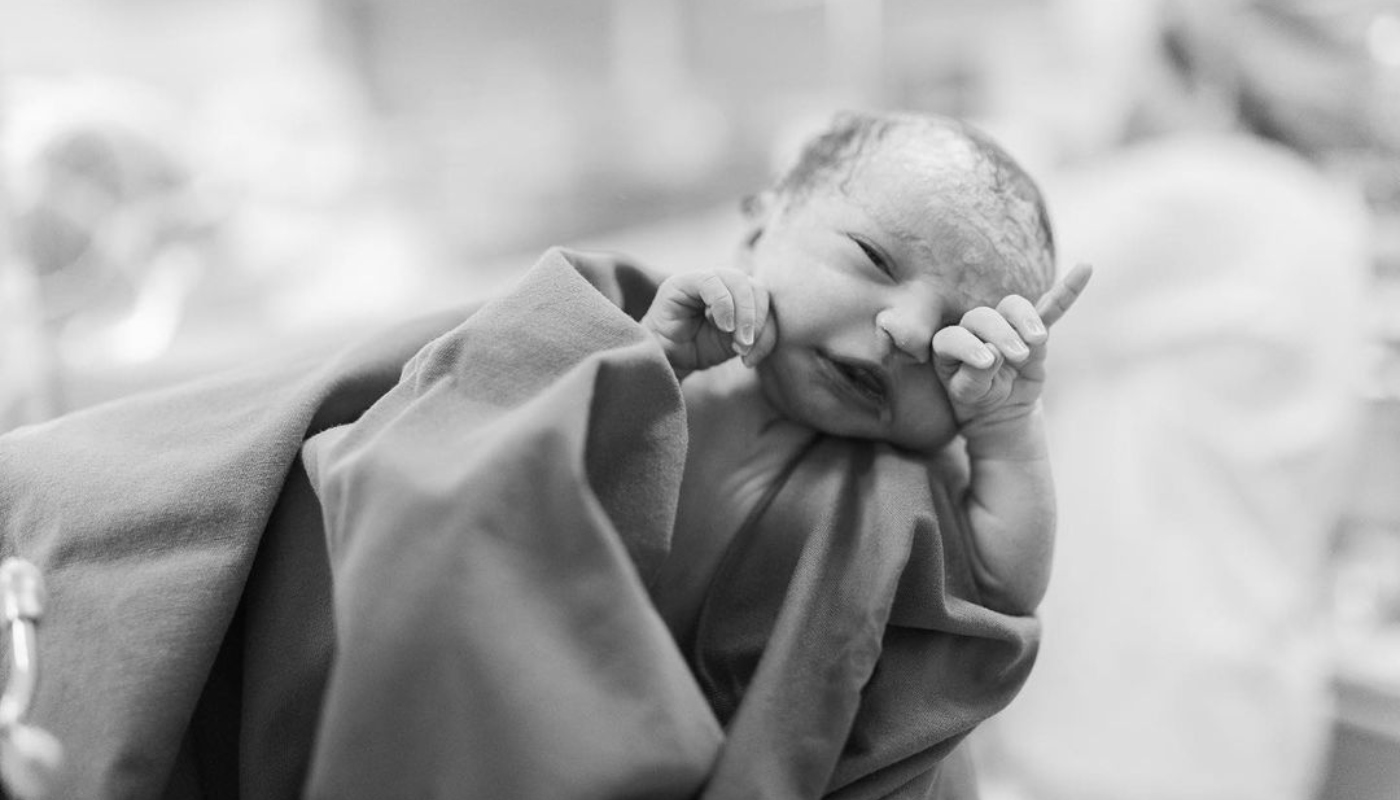 Thaila Ayala e Renato Góes mostram o rostinho de Tereza