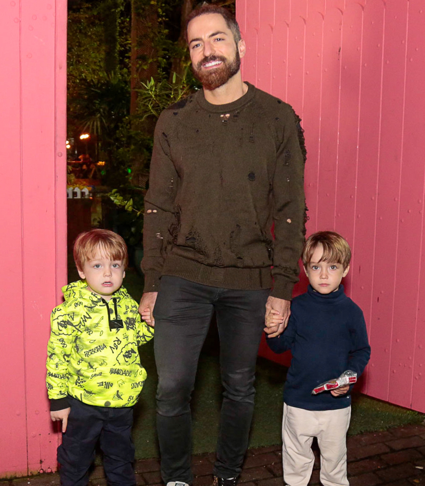 Thales Bretas com os filhos Romeu e Gael