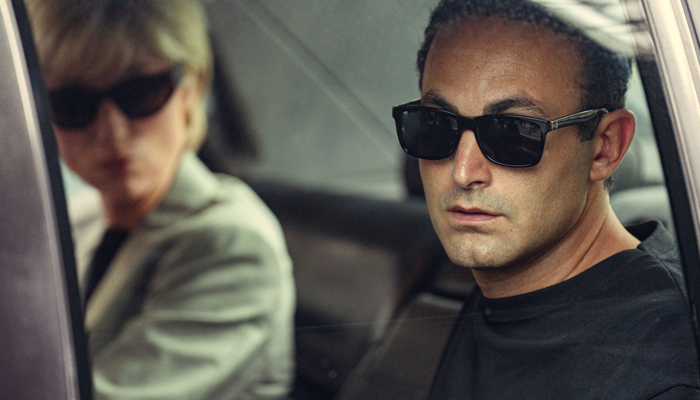 Elizabeth Debicki e Khalid Abdalla em