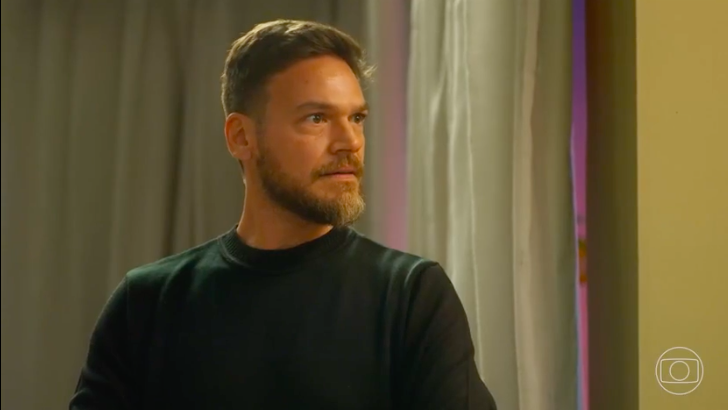 Theo (Emílio Dantas)