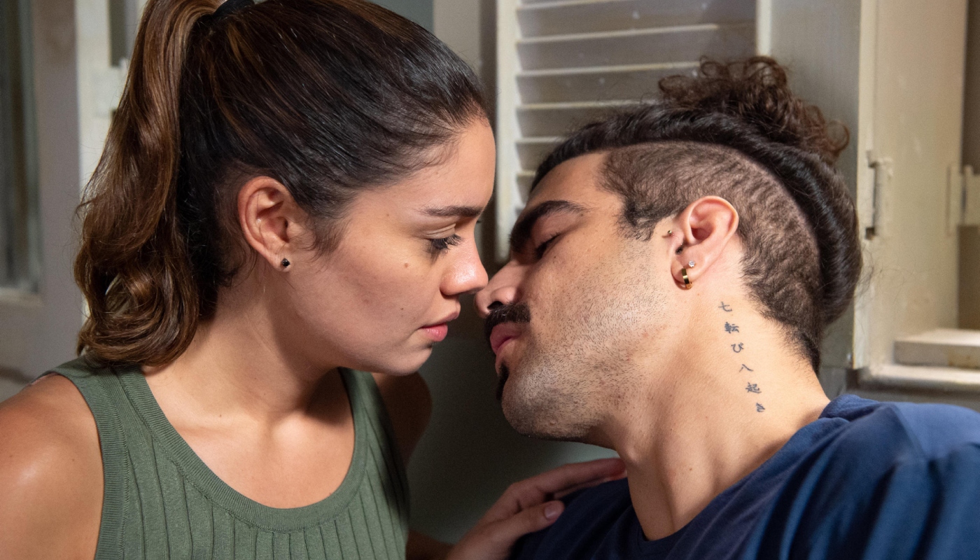 Maíra (Sophie Charlotte) e Pablo (Caio Castro) em