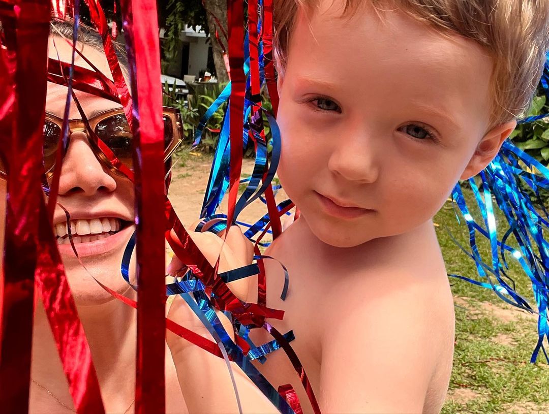 Letícia Colin e o filho, Uri