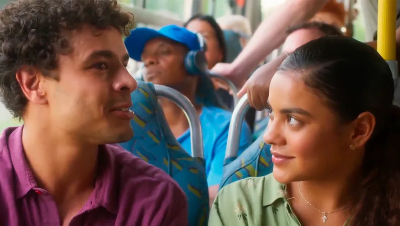 Jenifer (Bella Campos) e Eduardo (Matheus Abreu) em