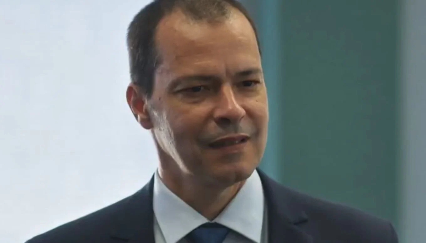 Ricardo (Heitor Martinez) em