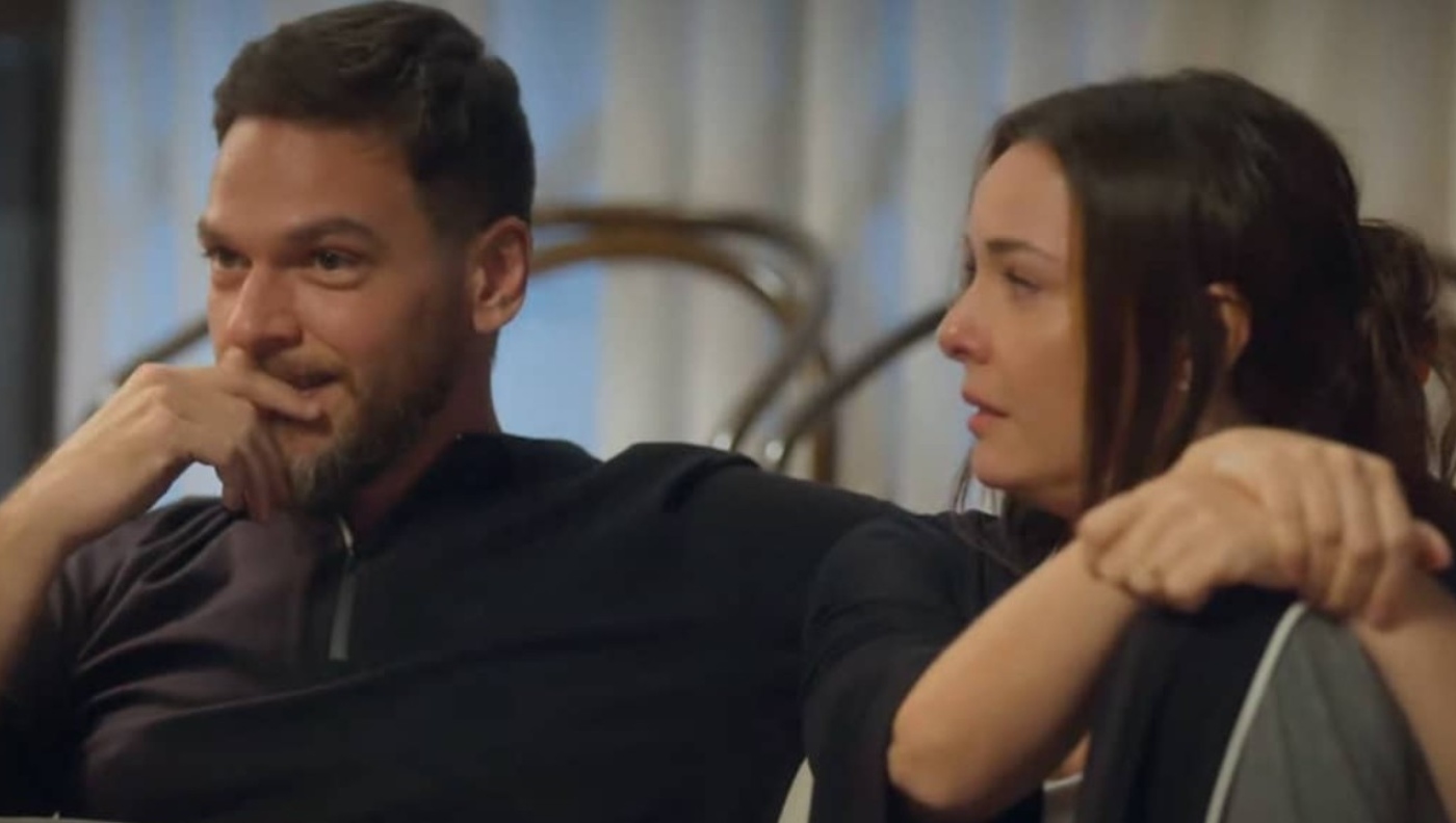 Theo (Emilio Dantas) e Clara (Regiane Alves) em