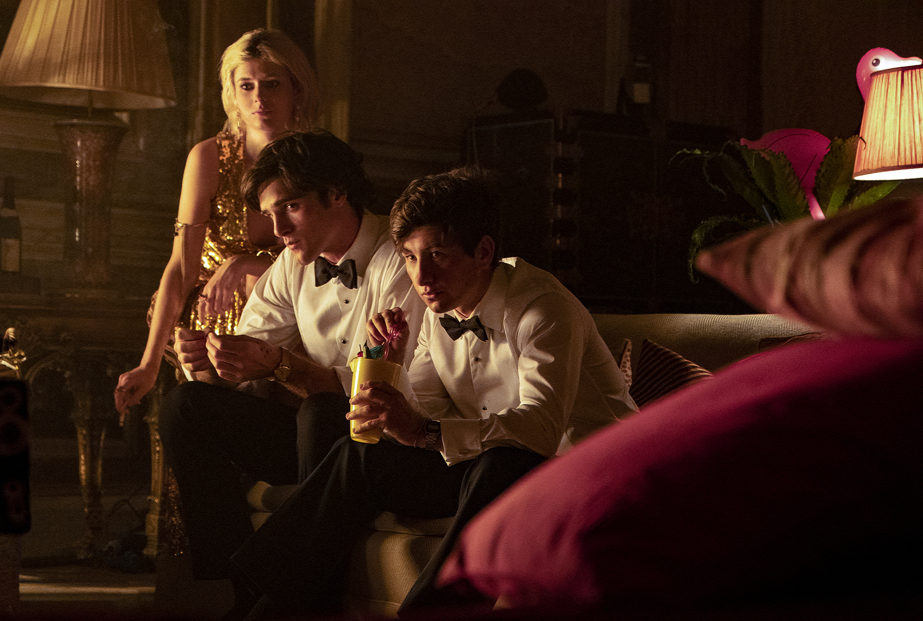 Venetia (Alison Oliver), Felix (Jacob Elordi) e Oliver (Barry Keoghan) em