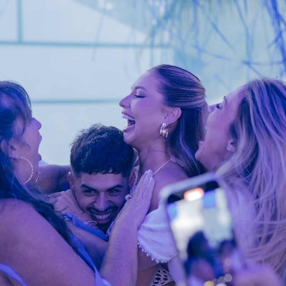 Virginia e Zé Felipe no chá revelação do filho