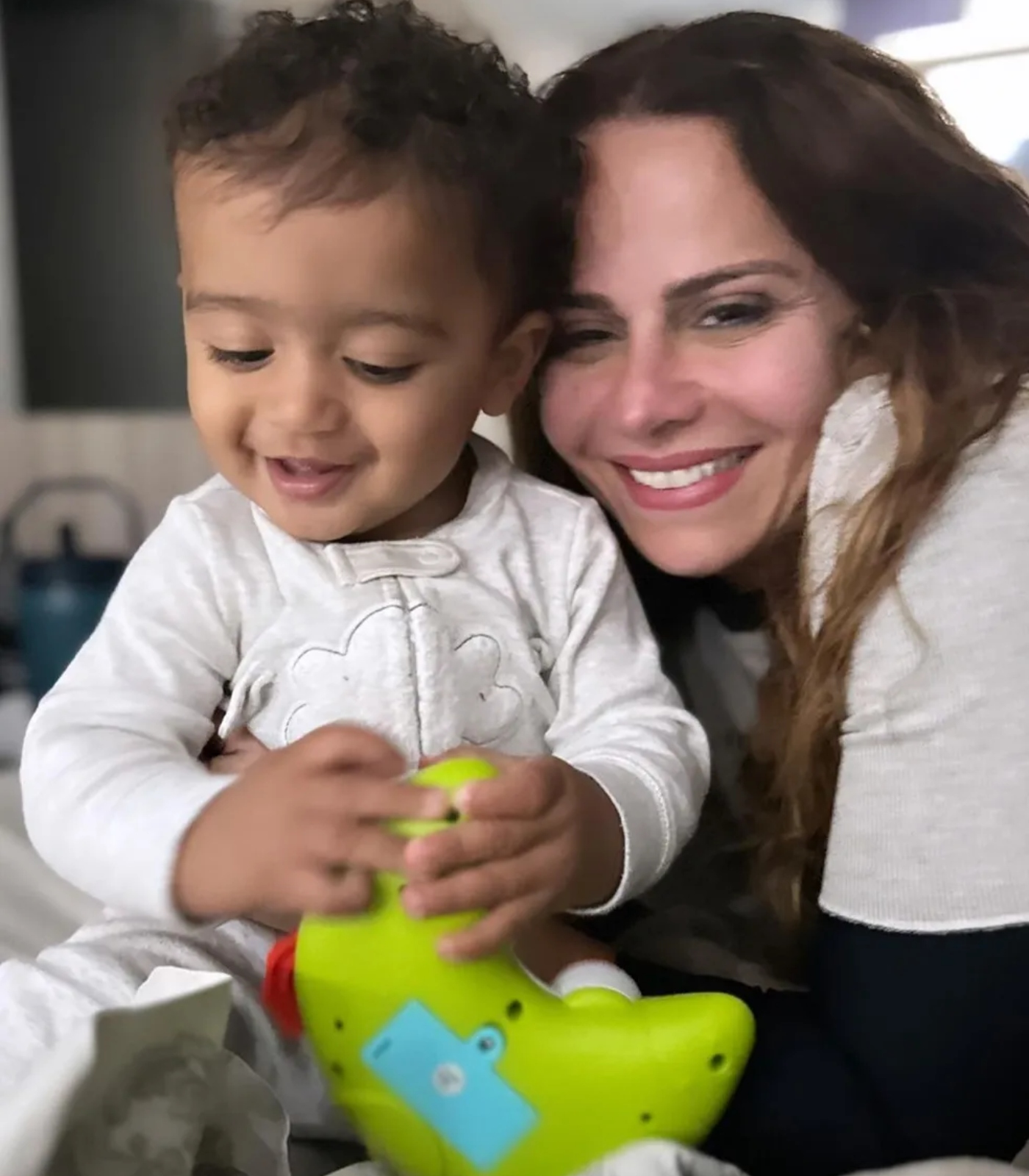 Viviane Araujo com o filho Joaquim