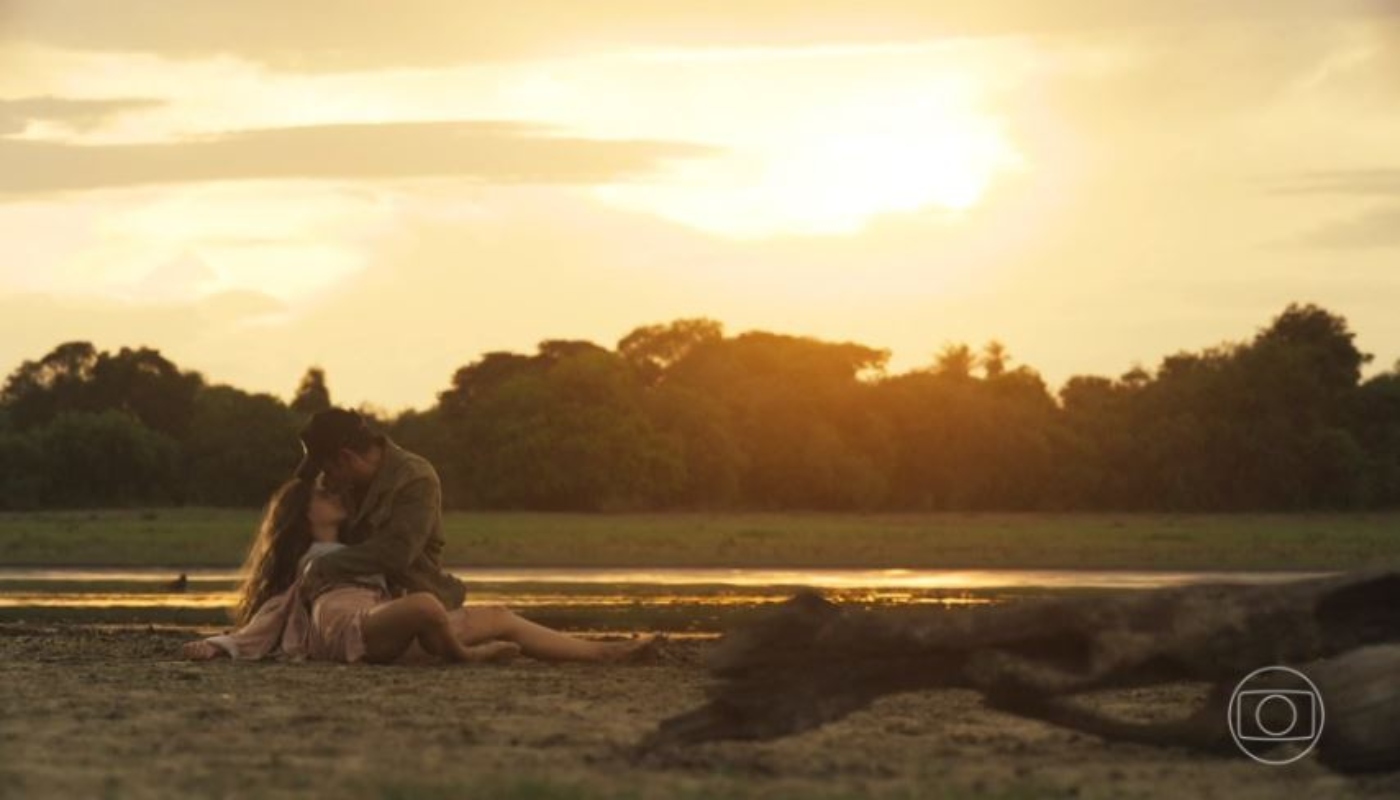 Momento em que Juma cai do cavalo em