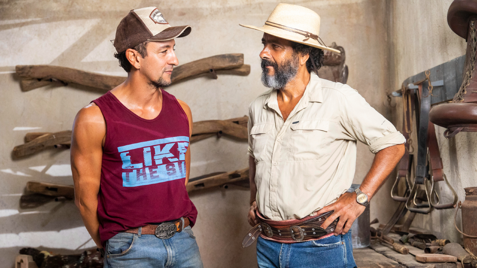Zé Lucas (Irandhir Santos) e Zé Lucas (Marcos Palmeira) em