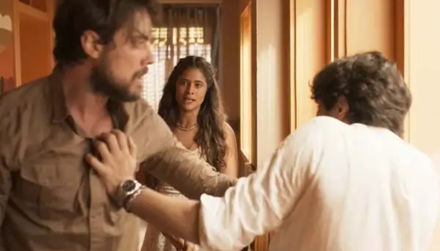 Zé Paulino (Sergio Guizé) e Tertulinho (Renato Goés) disputam Candoca (Isadora Cruz)