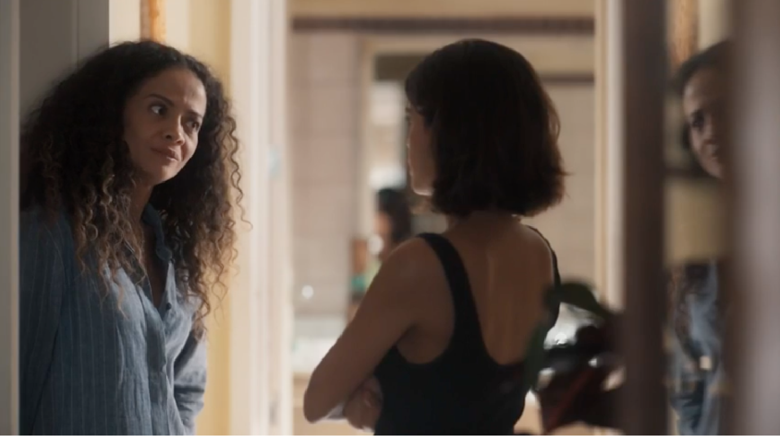Zuleica (Aline Borges) e Guta (Julia Dalavia).